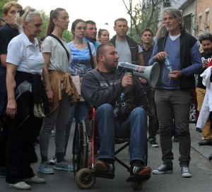 Ветеранот Благојче Георгиев е речиси секој ден вп првите редови на Шарената револуција (Фото: СДК.МК)