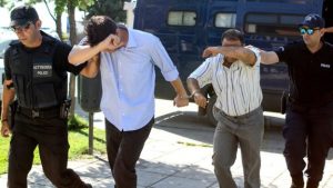 Осумтемина турски војници кои со хеликопер пребегаа во Грција побараа политички азил, денеска се изведни пред суд за илегален влез во земјата