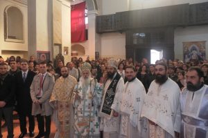 Поради големиот број Македонци во Пјаченца, Католичката црква отстапила објект за православните верници од Струмица, - од литургијата пред 5 години (Фото: СДК.МК)