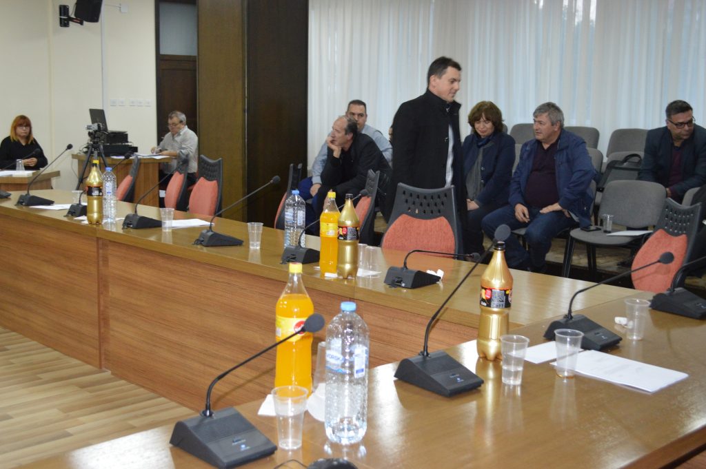 Советничката група на ВМРО-ДПМНЕ ја напушти седницата (Фото: СДК.МК) 