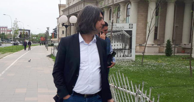 ЗЕКИРИ ПОСОЧИ ДВАЈЦА ОД ОБВИНЕТИТЕ ДЕКА ГО ИЗНЕЛЕ СЕЛА ОД СОБРАНИСКИОТ ПРЕС-ЦЕНТАР
