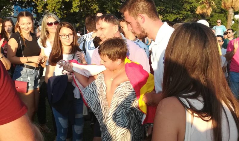 МАРКО ПЕЈЧИНОСКИ, КОЈ СО НЕКРОЗА НА НОГАТА ГО ПРЕПЛИВА ОХРИДСКОТО ЕЗЕРО, БЕСПЛАТНО ЌЕ ТРЕНИРА ВО ОХРИДСКИОТ БАЗЕН