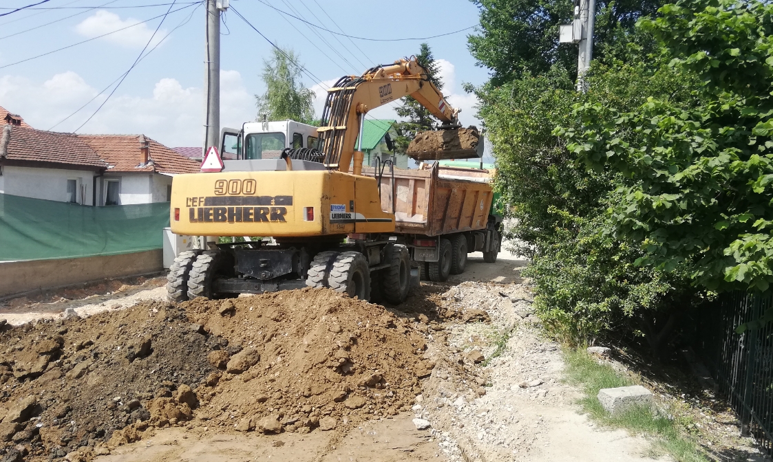 ДВАЈЦА РАБОТНИЦИ ЗАГИНАА ОТКАКО ГИ ЗАТРУПА ЗЕМЈА ВО КАНАЛ ВО ЧАИР,  ЕДНО ЛИЦЕ ПОВРЕДЕНО