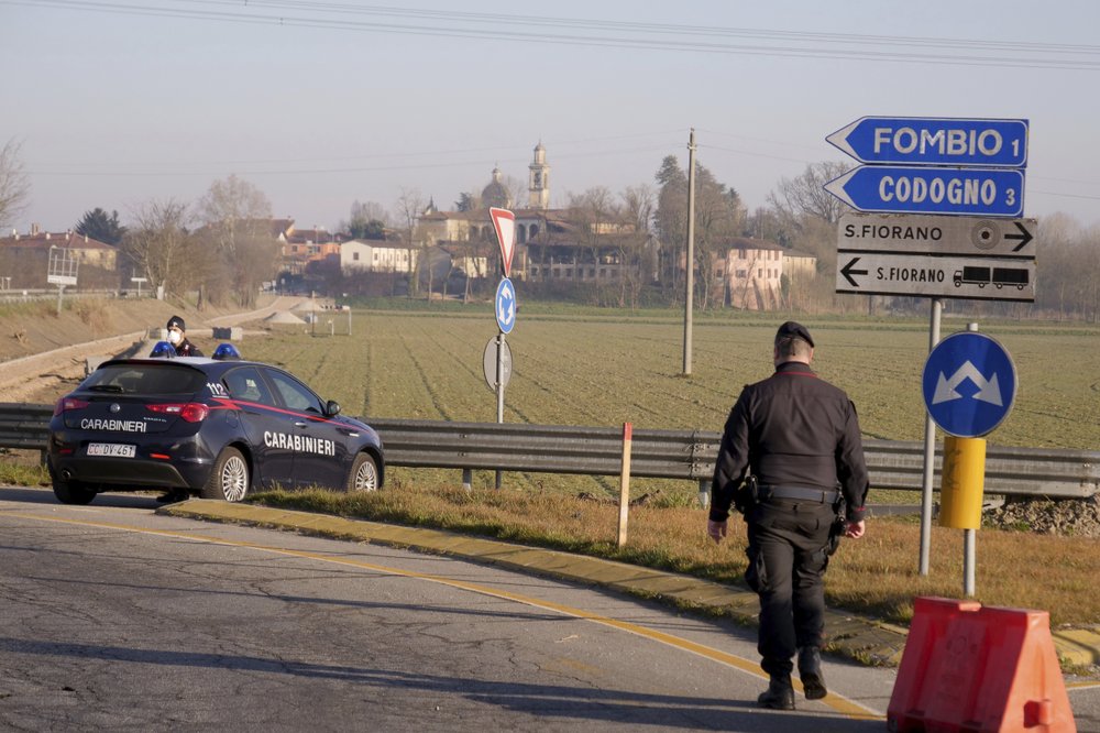 УШТЕ ДВАЈЦА ПОЧИНАТИ ОД КОРОНАВИРУСОТ ВО ИТАЛИЈА, ВЛАСТИТЕ ВЕЛАТ ДА НЕ СЕ ПРАВАТ ЗАЛИХИ ОД ХРАНА