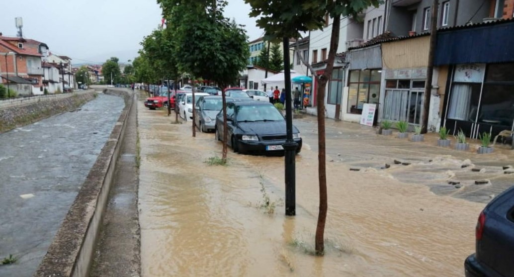 ПОЛА ТЕТОВО НАД 8 СААТА БЕЗ ВОДА ПОРАДИ ГОЛЕМ ДЕФЕКТ НА ЦЕВКА