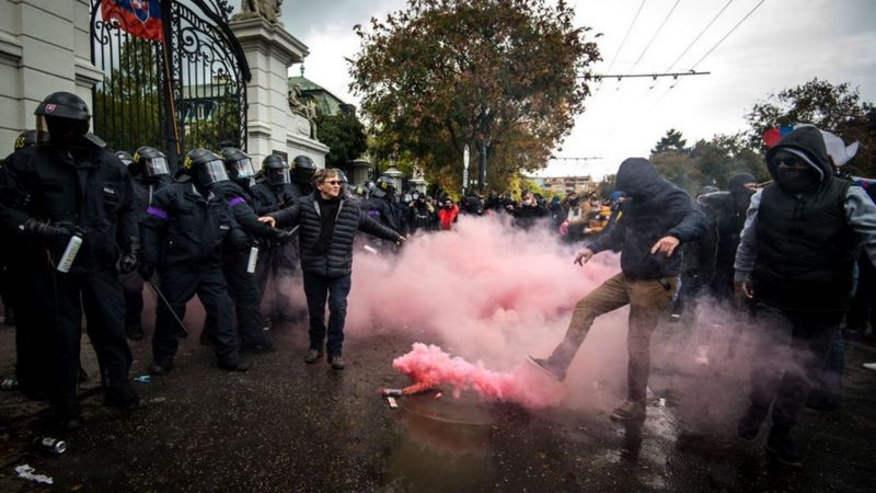 СЛОВАЧКА НАРАЧА 13 МИЛИОНИ БРЗИ ТЕСТОВИ ЗА КОРОНАВИРУС И ЌЕ ГИ ТЕСТИРА СИТЕ ЖИТЕЛИ НАД 10 ГОДИНИ