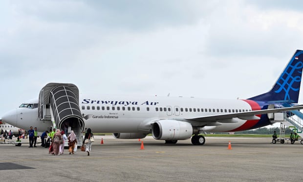 „БОИНГ 737“ СО НАД 50 ЛУЃЕ ИСЧЕЗНА ПО ПОЛЕТУВАЊЕТО ОД ЏАКАРТА