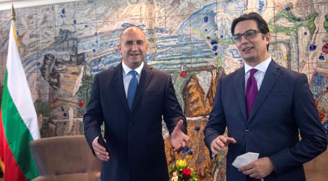 СÈ ДОДЕКА МАКЕДОНИЈА НИ ЈА КРАДЕ ИСТОРИЈАТА, БУГАРИЈА НЕМА ДА КАЖЕ „ДА“ ЗА ЕУ, РЕЧЕ РАДЕВ ВО БРИСЕЛ