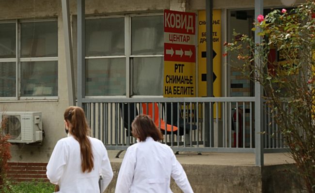 ТРОЈЦА ПОЧИНАТИ И 108 ПОЗИТИВНИ НА КОВИД ЗА ТРИ ДЕНА