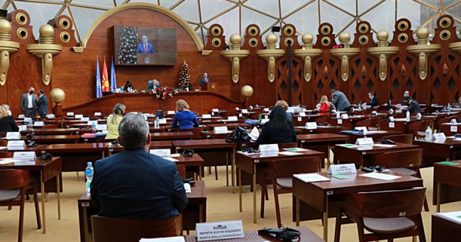ПРЕДЛОГОТ НА ВМРО-ДПМНЕ ЗА УКИНУВАЊЕ НА ПРЖИНСКАТА ВЛАДА НЕ ПОМИНА ВО СОБРАНИЕТО