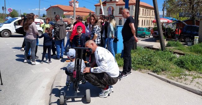 ДВОЈНО ПОВИСОКИ ДОДАТОЦИ БАРААТ РОДИТЕЛИТЕ НА ДЕЦА СО ПОПРЕЧЕНОСТ ВО БИТОЛА 