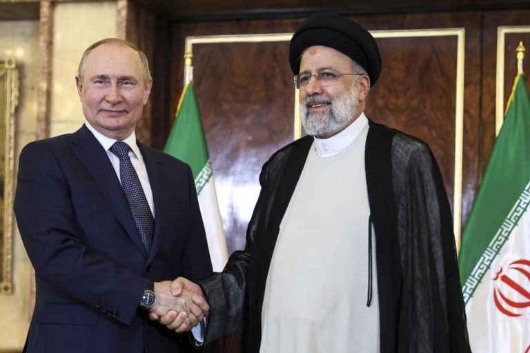 ПУТИН ОТПАТУВА ЗА ТЕХЕРАН ЗА ДА ГИ ПРОДЛАБОЧИ ОДНОСИТЕ СО ИРАН, ЌЕ СЕ СРЕТНЕ И СО ЕРДОГАН