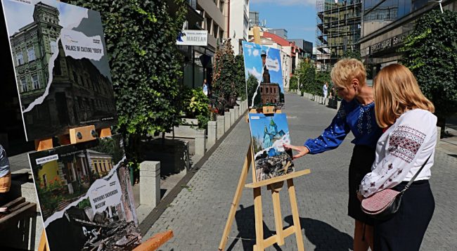 ВО ЦЕНТАРОТ НА СКОПЈЕ ОТВОРЕНА АЛЕЈА НА УКРАИНА СО СЛИКИ ОД РАЗУРНАТОТО ...