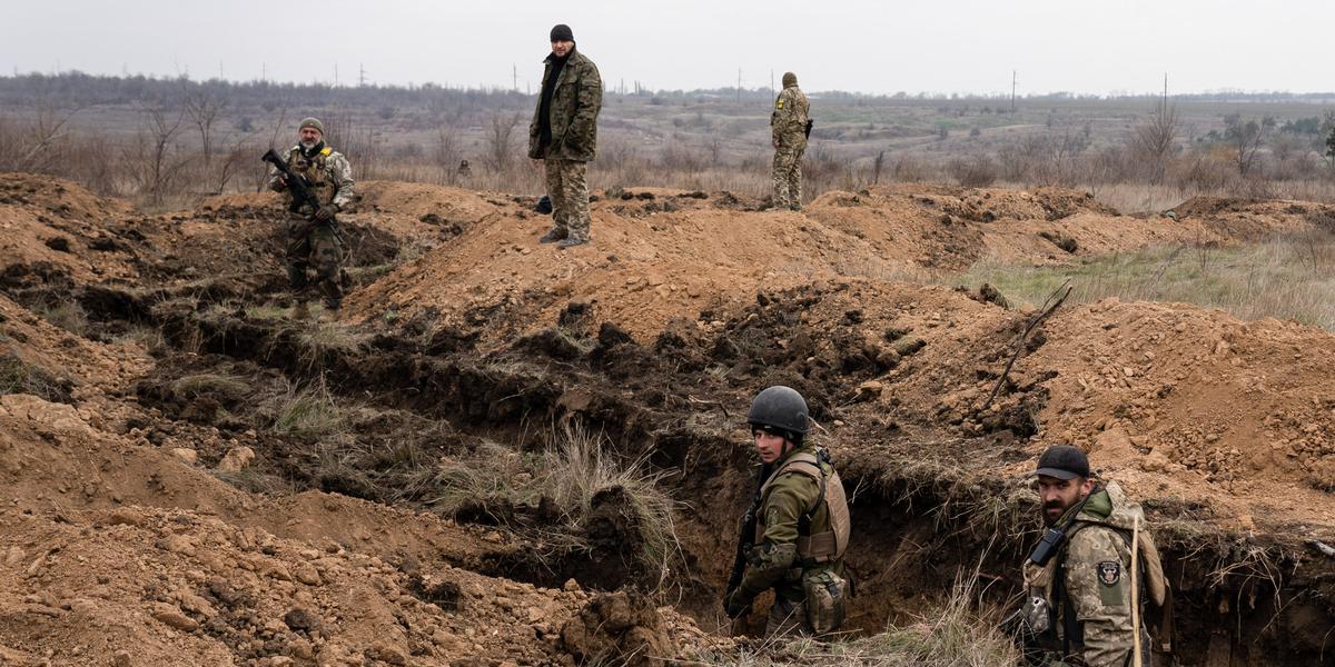 УКРАИНЦИТЕ НАПРЕДУВААТ НА ЈУГОТ И ЈА ОБВИНУВААТ РУСИЈА ДЕКА САКА ДА ГО ПРЕТВОРИ ХЕРСОН ВО „ГРАД НА СМРТТА“