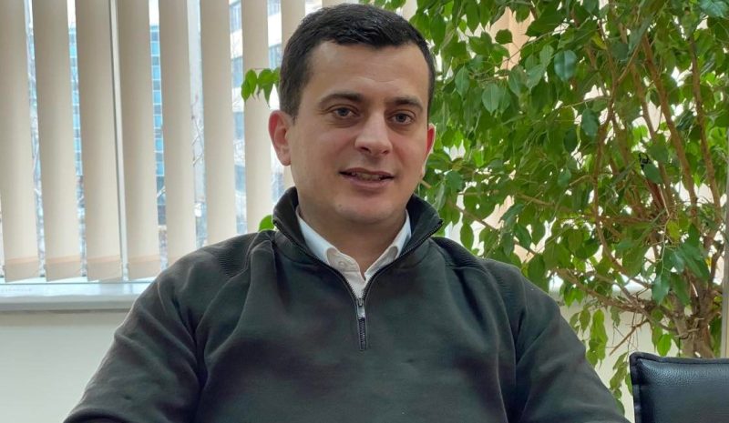 ПО ПРАЗНИЦИТЕ КАЗНИВМЕ 56 ЛОКАЛИ ВО КОИ СЕ ПУШИ, ГРАЃАНИТЕ ДА ПРИЈАВУВААТ АКО СЕ КРШИ ЗАКОНОТ, ВЕЛИ ДИРЕКТОРОТ НА ПАЗАРНА ИНСПЕКЦИЈА ТРАЈКОВСКИ