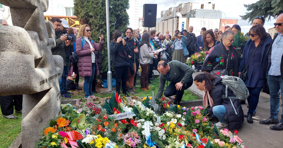 ЕВРЕЈСКАТА МЕНОРА ВО БИТОЛА БИЛА ПРВ СПОМЕНИК ЗА ДЕПОРТАЦИЈАТА ПОСТАВЕН НА ЈАВНА ПОВРШИНА ВО ПОРАНЕШНА ЈУГОСЛАВИЈА