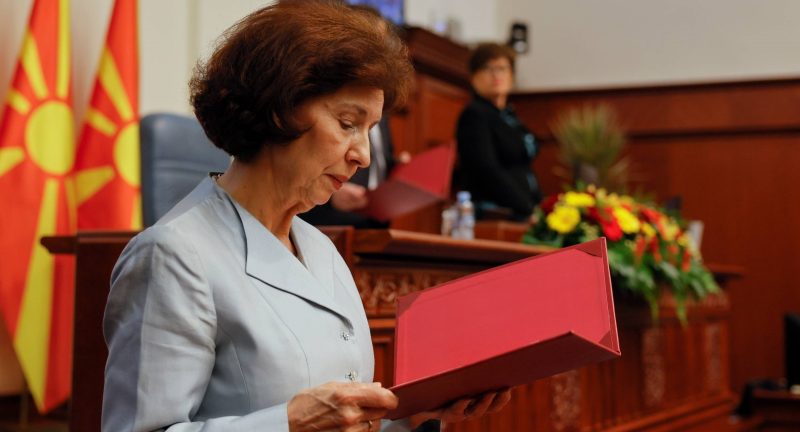 ЌЕ ГО ПОЧИТУВАМ ПРЕСПАНСКИОТ ДОГОВОР, НЕ СУМ РЕКЛА ДЕКА ЌЕ ГО РАСКИНАМ, РЕЧЕ ПРЕТСЕДАТЕЛКАТА СИЉАНОВСКА-ДАВКОВА