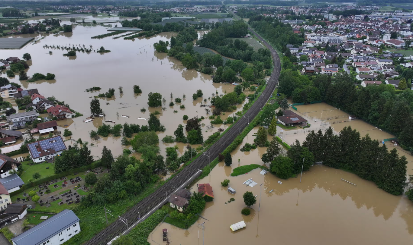 ВТОРА ЖРТВА НА ПОПЛАВИТЕ ВО ЈУЖНА ГЕРМАНИЈА, ВОДОСТОЈОТ НА РЕКИТЕ И НАТАМУ РАСТЕ