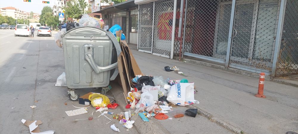 ПО ТРИ ДЕНА БЛОКАДИ, ПОВТОРНО СЕ ИЗНЕСУВА СМЕТОТ ОД КУМАНОВО НА ДЕПОНИЈАТА КРАСТА