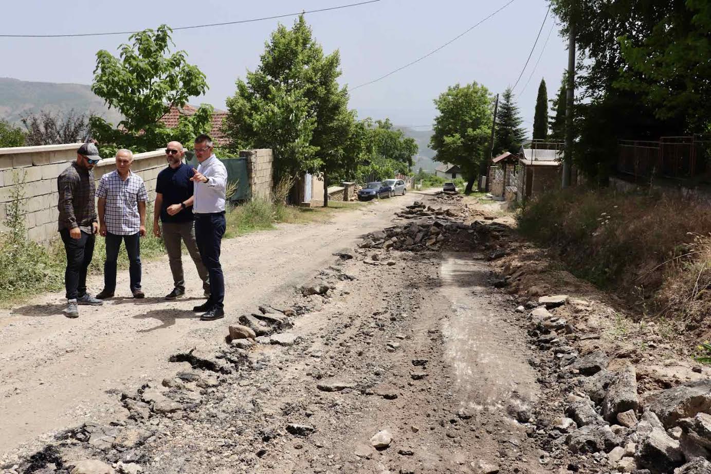 СЕ РЕКОНСТРУИРА ДЕЛОТ ОД ПАТОТ ЗА ПЕЛИСТЕР МЕЃУ МАГАРЕВО И ТРНОВО КОЈ СО МЕСЕЦИ БЕШЕ ОСТАВЕН РАСКОПАН