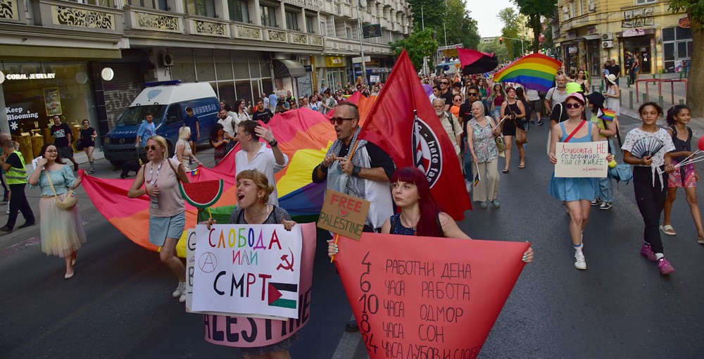 ПОД МОТОТО „СПЕКТАКУЛАРНО НЕПОСЛУШНИ“ ПЕТТАТА ПАРАДА НА ГОРДОСТА МАРШИРАШЕ ВО СКОПЈЕ