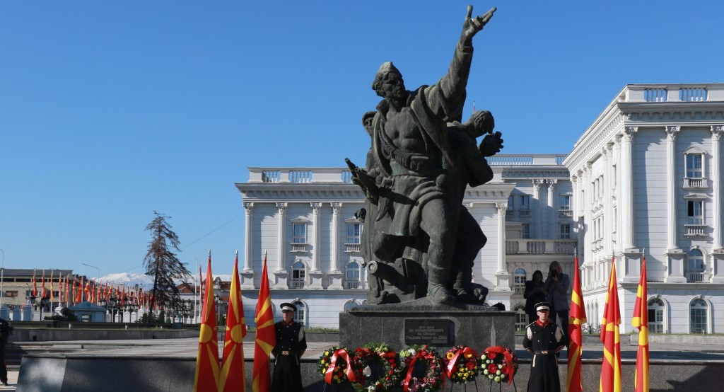 СПОМЕНИКОТ НА ОСЛОБОДИТЕЛИТЕ НА СКОПЈЕ ЌЕ БИДЕ ОГРАДЕН, ОД ВЛАДАТА ВЕЛАТ ДЕКА ПОРТИТЕ ЌЕ БИДАТ ОТВОРЕНИ ЗА ДА МОЖЕ ДА СЕ ПОСЕТУВА