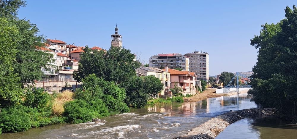 ВО НОВАТА УЧЕБНА ГОДИНА СЕКОЈ ПОНЕДЕЛНИК ЌЕ СЕ ИНТОНИРА ХИМНАТА ВО ОСНОВНИТЕ УЧИЛИШТА ВО ВЕЛЕС, ОДЛУЧИ СОВЕТОТ