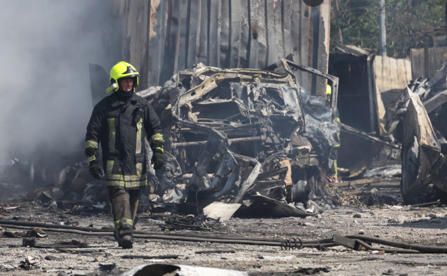 РУСИЈА ВТОР ДЕН ПО РЕД ИЗВЕДЕ ГОЛЕМ ВОЗДУШЕН НАПАД ВРЗ УКРАИНА, НАЈМАЛКУ ЧЕТВОРИЦА МРТВИ