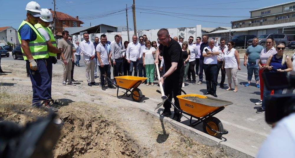 ПРЕМИЕРОТ МИЦКОСКИ СТАВИ КАМЕН-ТЕМЕЛНИК ЗА ИЗГРАДБА НА ВЛЕЗОТ ВО БИТОЛА, НО ДОПРВА СЛЕДИ ЕКСПРОПРИЈАЦИЈА НА ПРИВАТНОТО ЗЕМЈИШТЕ