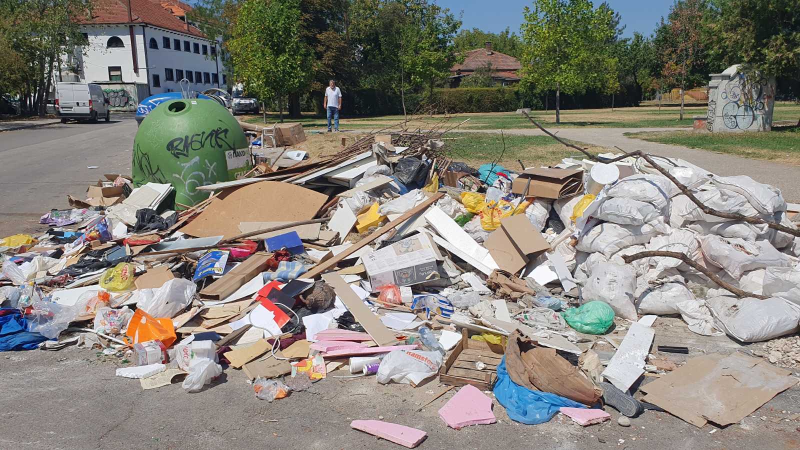 ГРАД СКОПЈЕ ГО ПОВИКА ПРЕМИЕРОТ МИЦКОСКИ ДА ГИ ВРАЗУМИ СВОИТЕ СОВЕТНИЦИ И ДА ПРЕЗЕМЕ ОДГОВОРНОСТ ЗА ЛОШИТЕ СОСТОЈБИ ВО ГРАДОТ