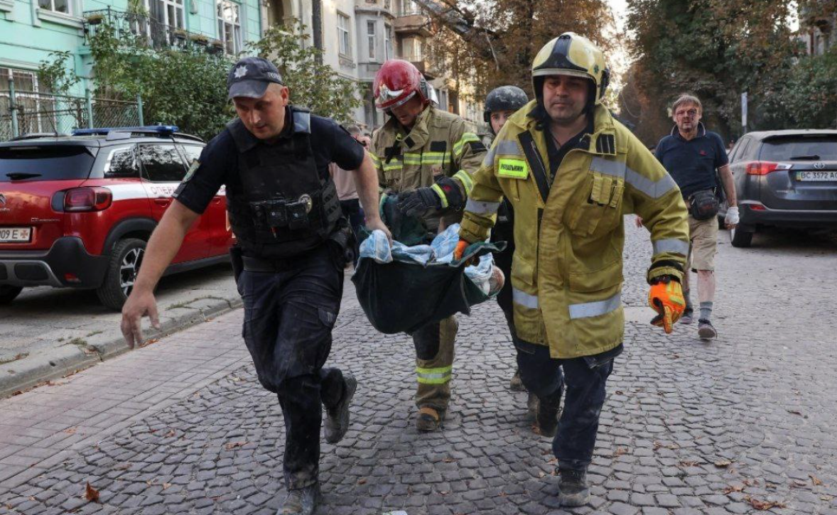 МАЈКА И ТРИ ЌЕРКИ ЗАГИНАА ВО ДЕНЕШНИОТ РУСКИ НАПАД ВРЗ ИСТОРИСКИОТ ЦЕНТАР НА ЛВОВ