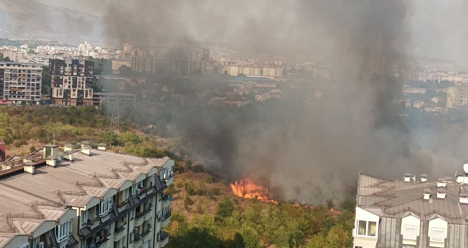 ГОРИ РАСАДНИКОТ ВО ОПШТИНА КИСЕЛА ВОДА, ПОЖАРОТ СЕ ШИРИ БЛИЗУ ЗГРАДИТЕ