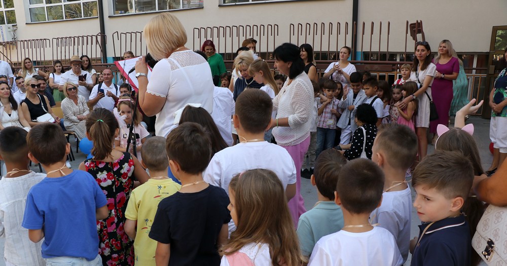 ВЛАДАТА ГИ ОГРАНИЧИ МАРЖИТЕ ЗА ШКОЛСКИ ПРИБОР, МИЦКОСКИ ВЕЛИ ДЕКА ЗА ПОЛОВИНА ЌЕ СЕ НАМАЛИ ТРОШОКОТ НА ГРАЃАНИТЕ