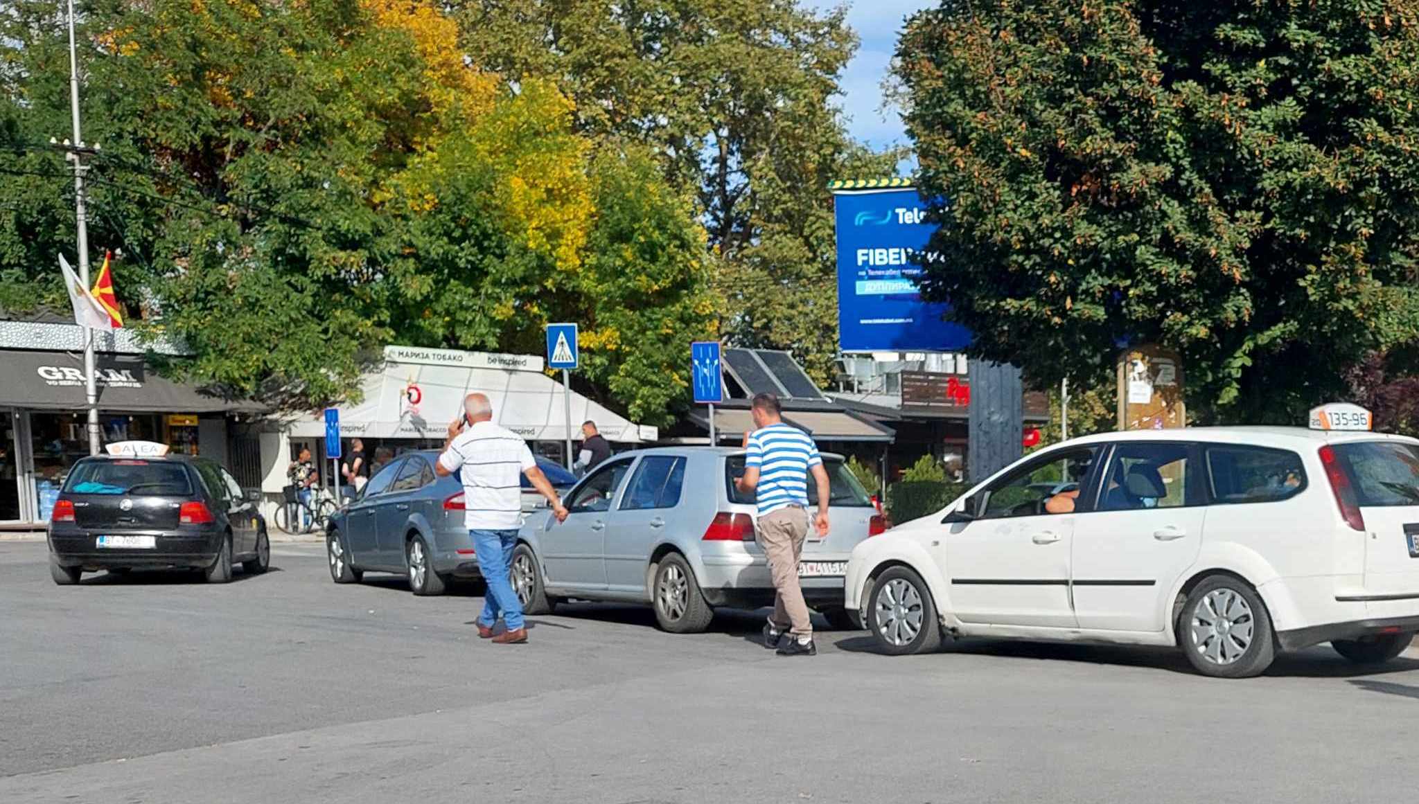 БИТОЛСКИТЕ ТАКСИСТИ БАРААТ ПОКАЧУВАЊЕ НА ЦЕНИТЕ, ВЕЛАТ ДЕКА СЕ ТОЛКУ ЕВТИНИ ШТО ЛУЃЕТО СО НИВ ОДАТ И ПО СОЦИЈАЛНА ПОМОШ