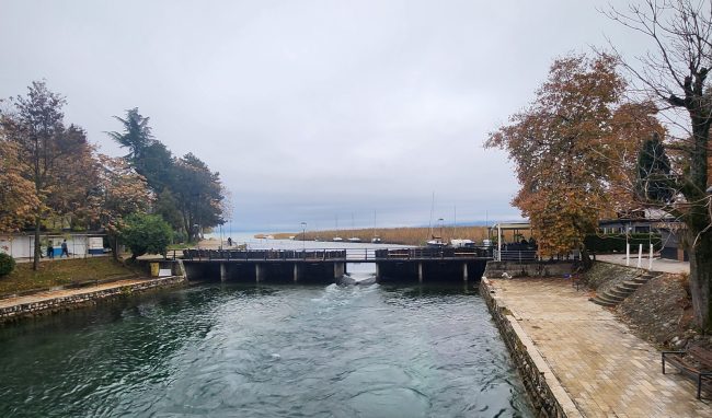 МВР ПОДНЕСЕ КРИВИЧНА ПРИЈАВА ЗА СТРУШКИОТ ГРАДОНАЧАЛНИК ЌУРА ОТИ НАЗНАЧИЛ ДИРЕКТОР БЕЗ СООДВЕТНО ОБРАЗОВАНИЕ И СЕРТИФИКАТ ЗА АНГЛИСКИ ЈАЗИК