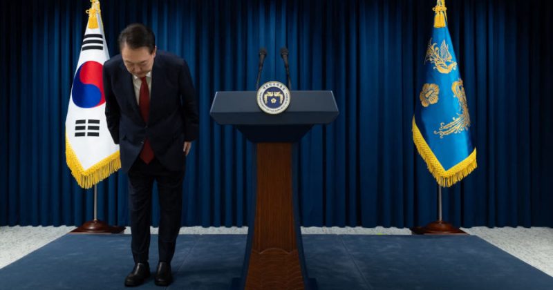 ПАРЛАМЕНТОТ ВО ЈУЖНА КОРЕЈА ИЗГЛАСА РАЗРЕШУВАЊЕ НА ПРЕТСЕДАТЕЛОТ ЈУН, ОДЛУКАТА ТРЕБА ДА ЈА ПОТВРДИ УСТАВНИОТ СУД