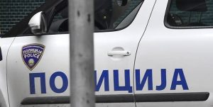 ЗА ДА НЕ Ѝ ГО ТЕПААТ БОЛНИОТ БРАТ, УЧЕНИЧКА ВО СКОПЈЕ ИМ ДАЛА 25.000 ЕВРА НА СОУЧЕНИЦИ ВО ОСНОВНО ШКОЛО КОИ ЈА УЦЕНУВАЛЕ