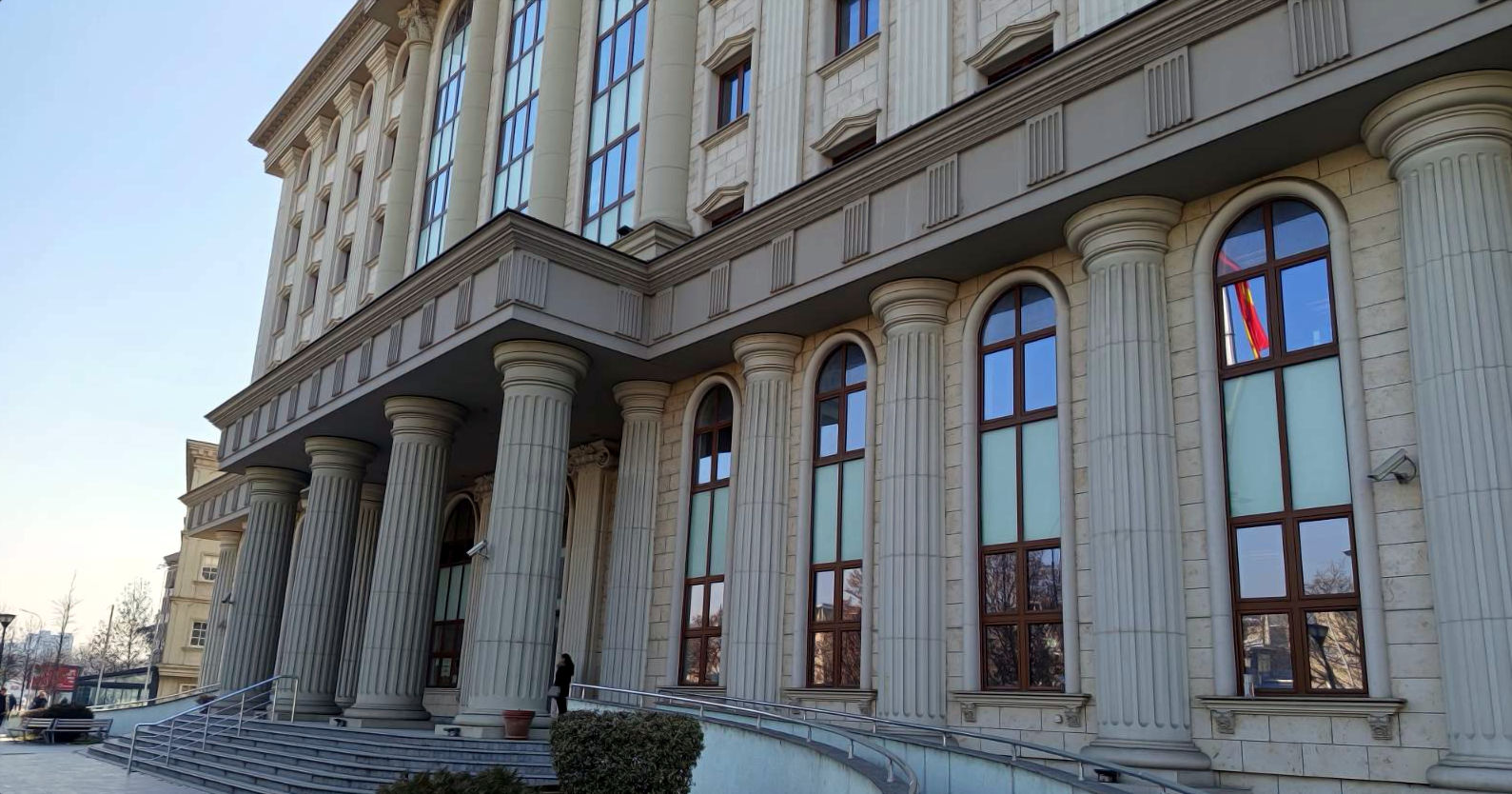 СТАПИ ВО СИЛА ОБВИНЕНИЕТО ПРОТИВ БИЗНИСМЕНОТ РИСТО КРМЗОВ И ШЕСТМИНА ОД ЗЛОСТОРНИЧКАТА ГРУПА ЗА ИЗМИСЛУВАЊЕ ПРОМЕТ ОД 67 МИЛИОНИ ЕВРА, ЗА КОЈ ОД УЈП НЕЗАКОНСКИ ЗЕЛЕ 22 МИЛИОНИ ЕВРА ПОВРАТ НА ДДВ