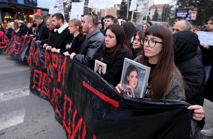 НОВ МАРШ ЗА ПРЕГАЗЕНАТА ФРОСИНА, СЕМЕЈСТВОТО ВЕЛИ НЕ ПРОТЕСТИРА ПРОТИВ ВЛАДАТА, ТУКУ Ѝ БЛАГОДАРИ ЗА ПОДДРШКАТА