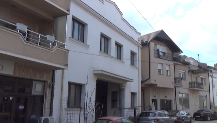 СТАРИОТ СТРУМИЧКИ ТЕАТАР КОЈ СЕ ГРАДИ 11 ГОДИНИ ЌЕ БИДЕ ГОТОВ ДО КРАЈОТ НА 2026, КАЖА ЉУТКОВ