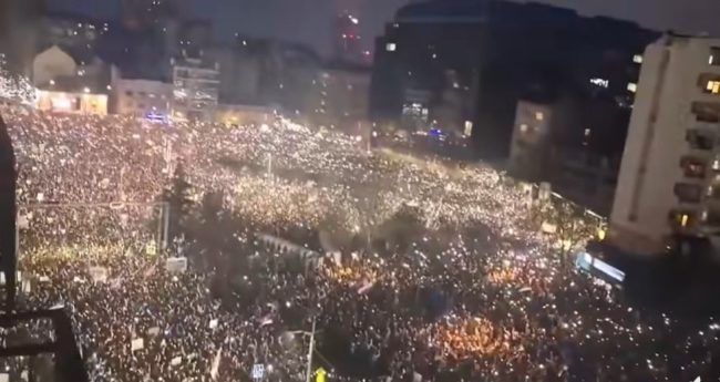 СТОТИЦИ ИЛЈАДИ НА ПРОТЕСТОТ „НА 15-ТИ ЗА 15-ТЕ“ ВО БЕЛГРАД