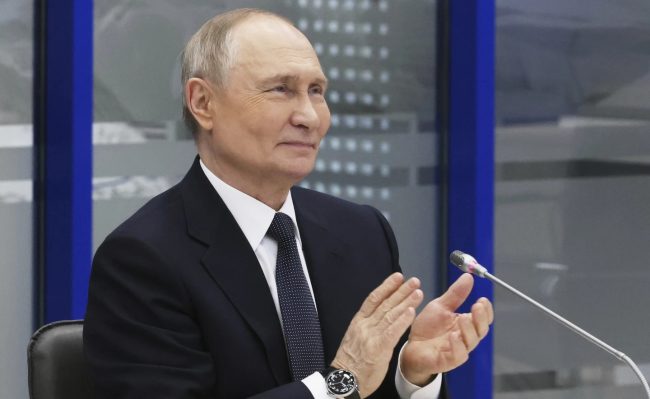 ПУТИН ПРЕДЛОЖИ УКРАИНА ДА ЈА ВОДИ ПРИВРЕМЕНА ВЛАДА КОЈА БИ ЈА ЗАВРШИЛА ВОЈНАТА