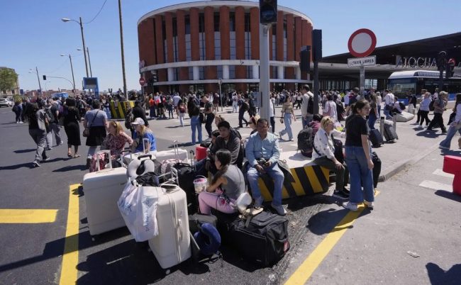 ШПАНИЈА ПРОГЛАСИ ВОНРЕДНА СОСТОЈБА ПО КОЛАПСОТ НА ЕЛЕКТРИЧНАТА МРЕЖА, СТРУЈАТА ПОСТЕПЕНО СЕ ВРАЌА