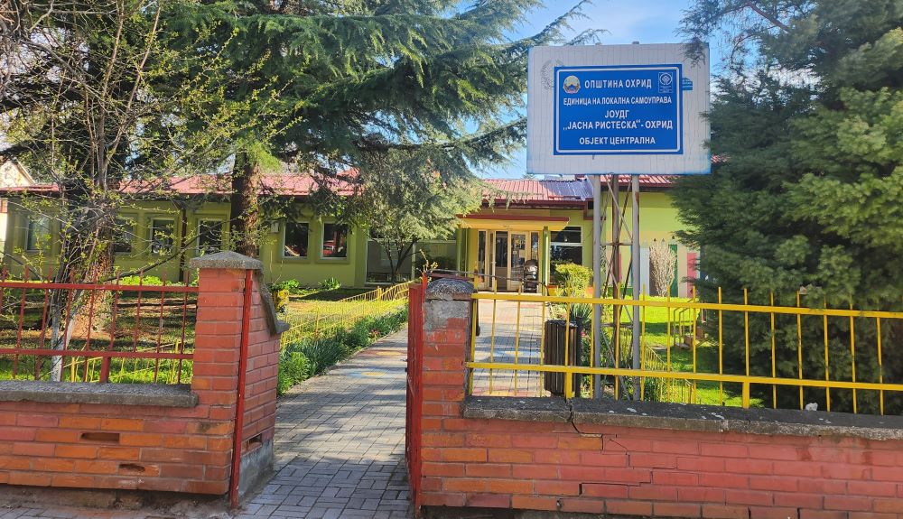 ЌЕ НИКНЕ ОГРОМЕН ОБЈЕКТ НА МЕСТОТО НА ГРАДСКАТА ГРАДИНКА ВО ОХРИД КОЈА Е ВРЕДНО АРХИТЕКТОНСКО ДЕЛО ОД МАКЕДОНСКАТА МОДЕРНА, ПРЕДУПРЕДУВА ОХРИД СОС, ОД ОПШТИНАТА ВЕЛАТ СЕ РАБОТИ НА НОВ ПЛАН