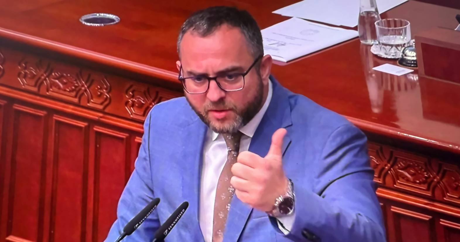 УШТЕ НЕ СЕ ЗНАЕ ДАЛИ ТОШКОВСКИ НАВИСТИНА ЌЕ СИ ОДИ ОД МВР, ТАМУ ВЕЌЕ ДВА ТАБОРА СЕ ВО БИТКА КОЈ ДА ГО НАСЛЕДИ