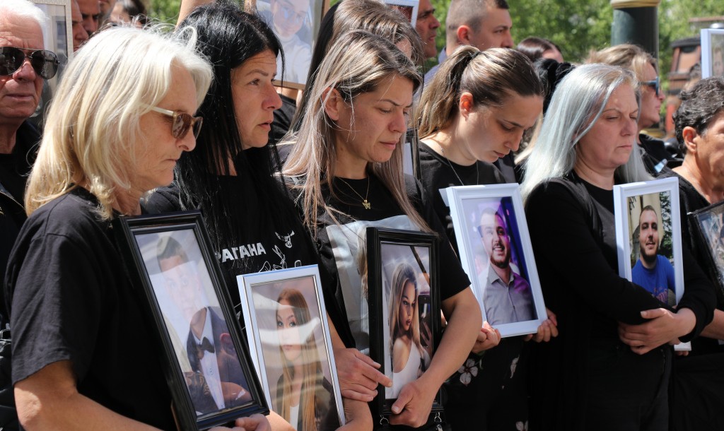 ВЛАДАТА ЖАЛИ ЗА ВПЕЧАТОКОТ ШТО ГО ДОБИЛЕ НЕКОИ РОДИТЕЛИ НА ЗАГИНАТИТЕ ДЕЦА ОД КОЧАНИ НА СРЕДБАТА СО МИЦКОСКИ