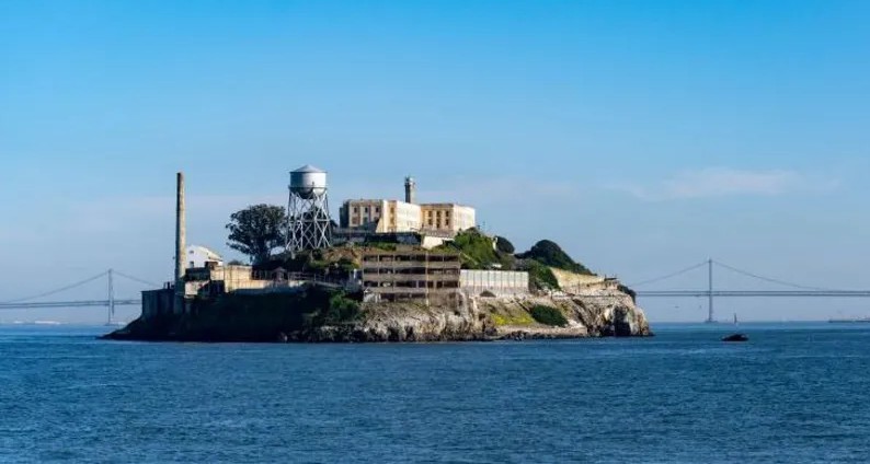 ТРАМП НАРЕДИ ПОВТОРНО ДА СЕ ОТВОРИ ЗАТВОРОТ АЛКАТРАЗ, КОЈ НЕ РАБОТИ ОД 1963