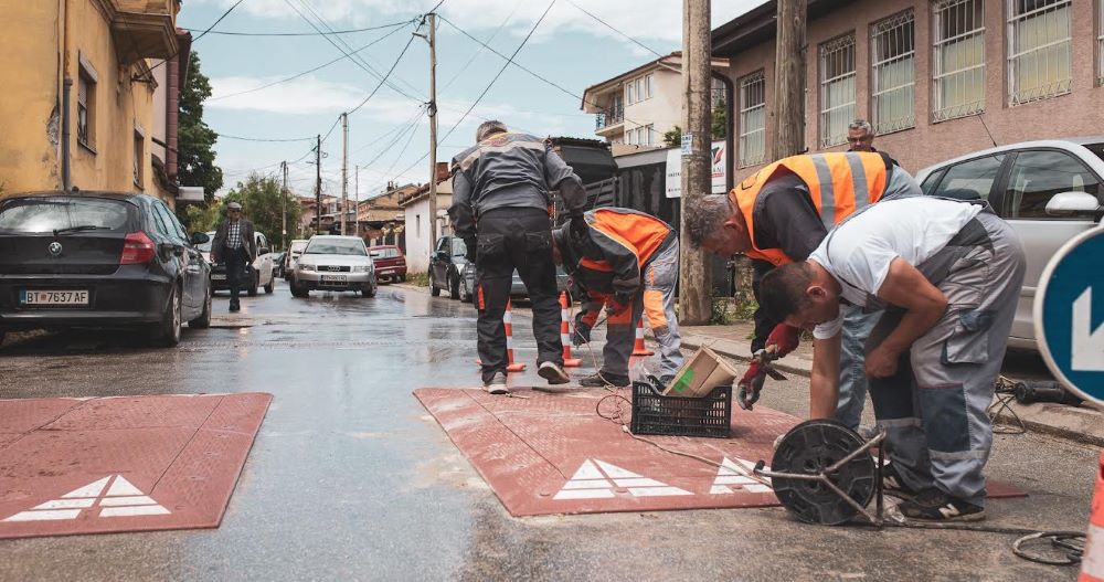 ОПШТИНА БИТОЛА БАРА ОПОЗИЦИЈАТА ДА ОДОБРИ СО ИЗЈАВА ДЕКА ЈАВНИТЕ ПРЕТПРИЈАТИЈА-ЗАГУБАРИ НЕМААТ ЗАГУБИ ЗА ДА СЕ ЗЕМЕ ГРАНТ ОД МИЛИОН ЕВРА ЗА 7 ПРОЕКТИ