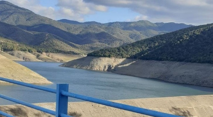 ВРНЕЖИТЕ ГО ЗГОЛЕМИЈА НИВОТО НА АКУМУЛАЦИИТЕ ТУРИЈА И ВОДОЧА, НО НЕ СЕ ЗНАЕ ДАЛИ ЌЕ ИМА ВОДА ЗА НАВОДНУВАЊЕ НА НИВИТЕ ВО СТРУМИЧКО