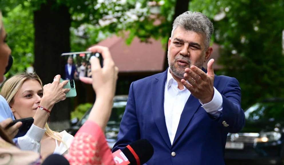 РОМАНСКИОТ ПРЕМИЕР ЧОЛАКУ ПОДНЕСЕ ОСТАВКА ПО ПОБЕДАТА НА ДЕСНИЧАРОТ СИМИОН ВО ПРВИОТ КРУГ НА ПРЕТСЕДАТЕЛСКИТЕ ИЗБОРИ
